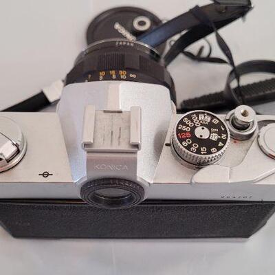 Lot 325: Vintage KONICA 35MM Camera 