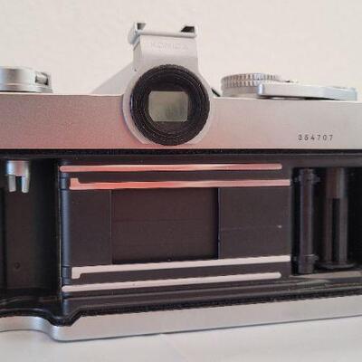 Lot 325: Vintage KONICA 35MM Camera 
