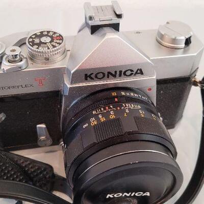Lot 325: Vintage KONICA 35MM Camera 