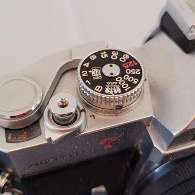 Lot 325: Vintage KONICA 35MM Camera 