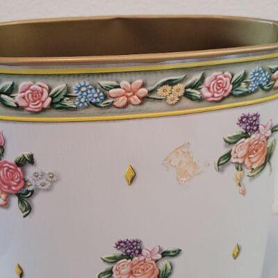 Lot 334: Vintage Metal Wastebasket Flower Theme