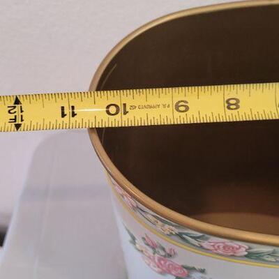 Lot 334: Vintage Metal Wastebasket Flower Theme