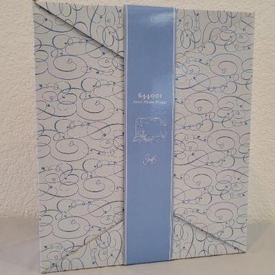 Lot 339: Precious Moments ARIEL Disney Photo Frame NEW