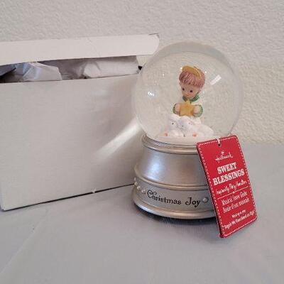 Lot 342: New HALLMARK Christmas SWEET BLESSINGS Snowglobe