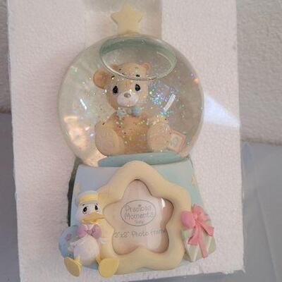 Lot 344: Vintage Precious Moments Musical Waterglobe