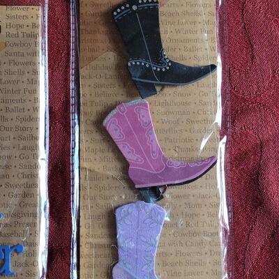 Lot 353: New (4) Packages of Embellish Magnets 