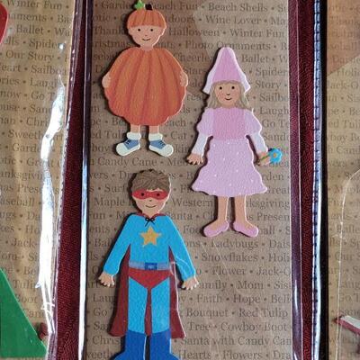 Lot 355: New (4) Packages of Embellish Magnets 