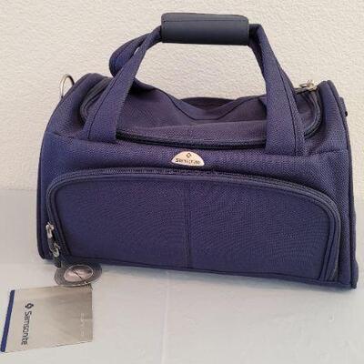 Lot 379: Samsonite Small Carry On Bag (cosmetic case size)