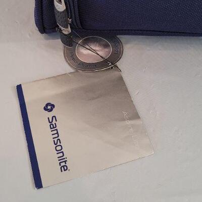 Lot 379: Samsonite Small Carry On Bag (cosmetic case size)
