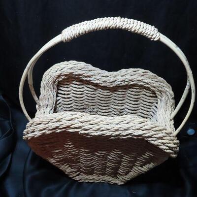 Large Heart Shaoed Basket