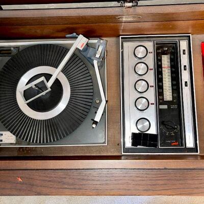 Lot 46  1970s Spanish Revival Console Cabinet Sears Silvertone Stereo AM FM Radio  NOT WORKING 