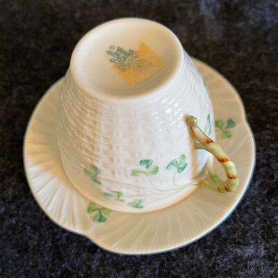 Lot 91  Shamrock Theme Cup & Saucer Pot o' Gold Glass Candy Dish 