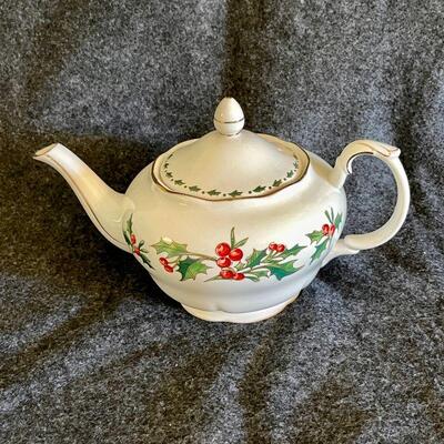 Lot 105  A Cup of Christmas Tea 1995 Tea Pot Sugar & Creamer Cookie Plate