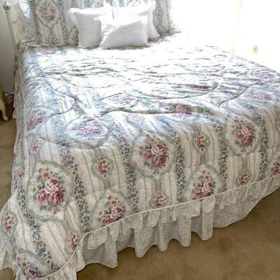 Lot 114  Queen Size Bed & Bedding 