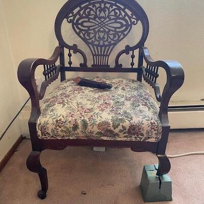Victorian style Mahogany chair - broken