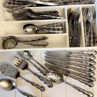 Lot 129  Large Set of Oneida Stainless Delux Stainless 