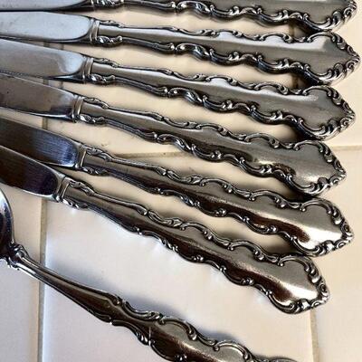 Lot 129  Large Set of Oneida Stainless Delux Stainless 