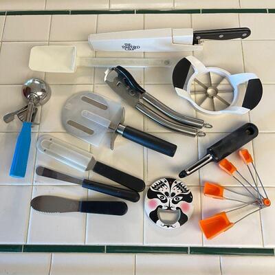 Lot 130  Group of Kitchen Utensils Pampered Chef 