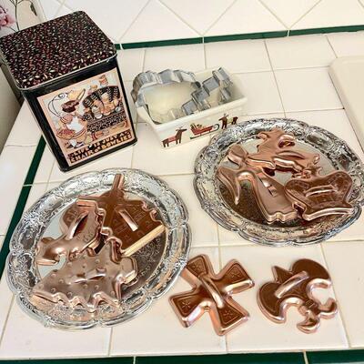 Lot 140  Vintage Christmas Cookie Cutters Englebrite Christmas Tin