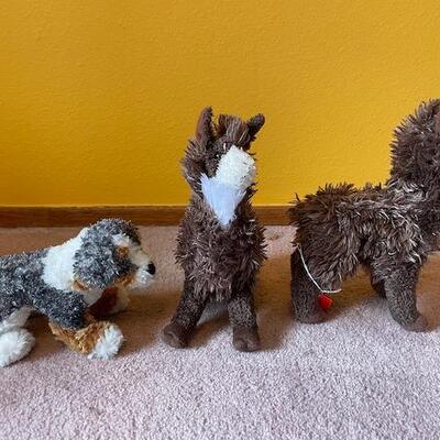 2 Llamas & a Dog