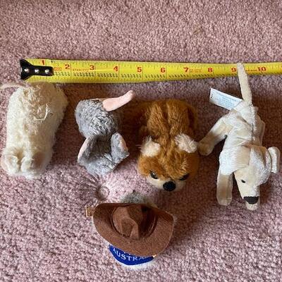 5 small plush toys