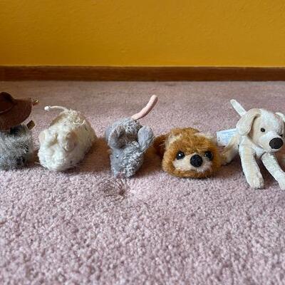 5 small plush toys