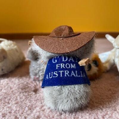 5 small plush toys