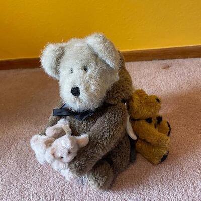 2 Bear plush toys in costumes