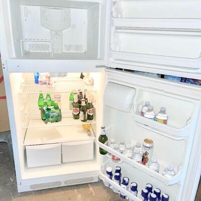 Lot 172. Frigidaire 14.8 cu ft Refrigerator