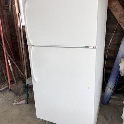 Lot 172. Frigidaire 14.8 cu ft Refrigerator