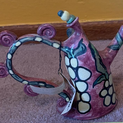 2 tea pots