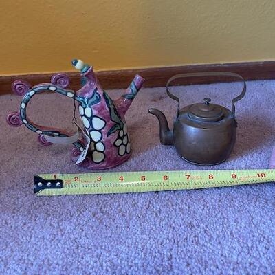 2 tea pots
