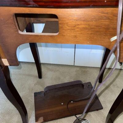Lot 174 Vintage Singer Sewing Machine & Sewing Notions 
