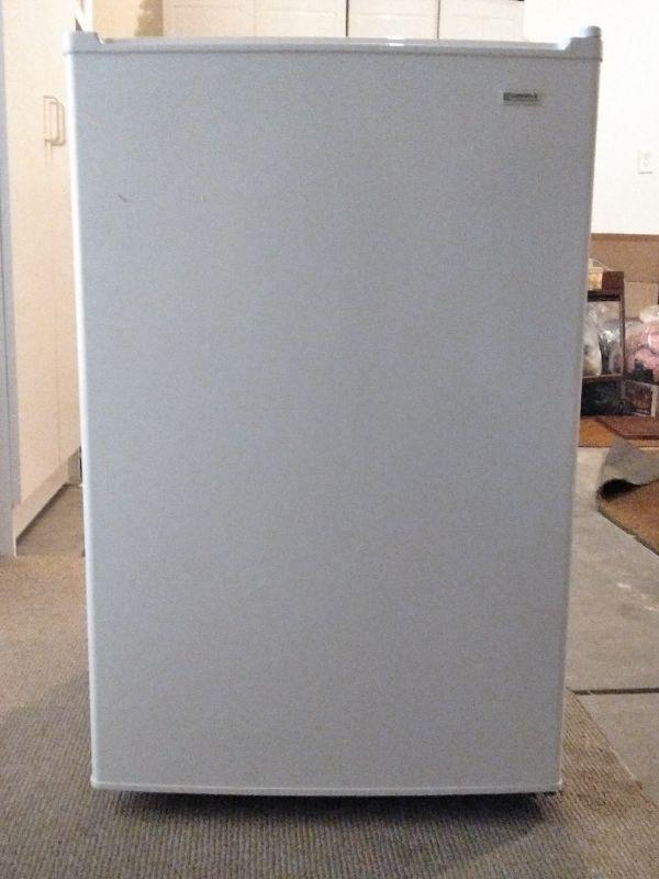 Small Kenmore Upright Freezer - Lambrecht Auction, Inc.