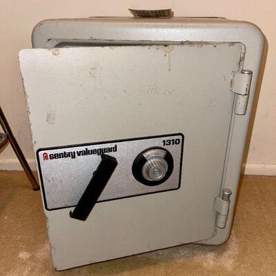 Lot 180. Vintage Sentry Valueguard 1310 Home Safe Dial Lock 