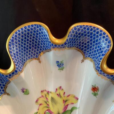 Lot 88 - Herend Queen Victoria Shell Dish 