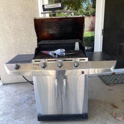 Lot 188  Char Broil Tru Infared Gas Outdoor Grill