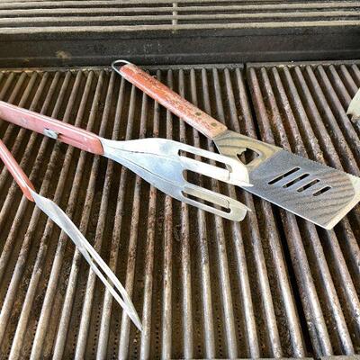 Lot 188  Char Broil Tru Infared Gas Outdoor Grill