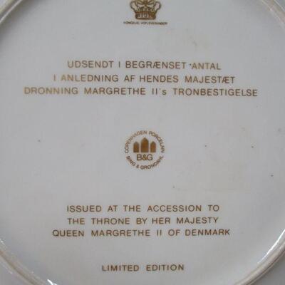 Lot 11 - Collector Plates 