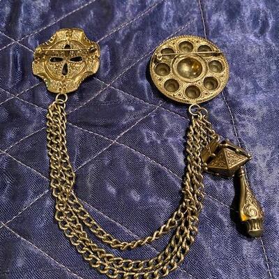 Double Broach with chain