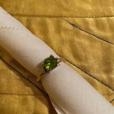 Silver ring w Green stone