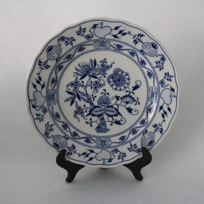 Lot #157: Vintage Zwiebelmuster Bohemia Blue Onion 9.5