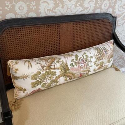 Gorgeous Baker settee with custom cushion and pillow
