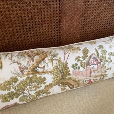 Gorgeous Baker settee with custom cushion and pillow