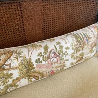 Gorgeous Baker settee with custom cushion and pillow