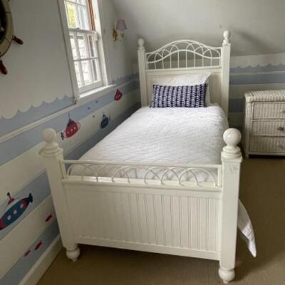 White twin bed