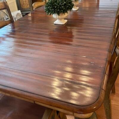 Like new Hooker dining table with six chairs. 