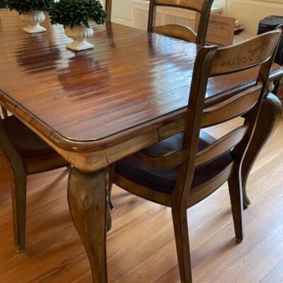 Like new Hooker dining table with six chairs. 