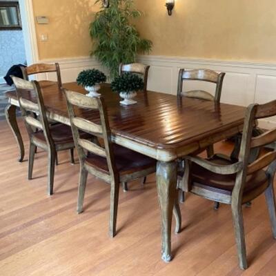 Like new Hooker dining table with six chairs. 