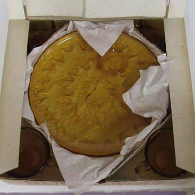 Nice Mid Century Sunburst Snack Set in Original Box, Indiana Glass Co